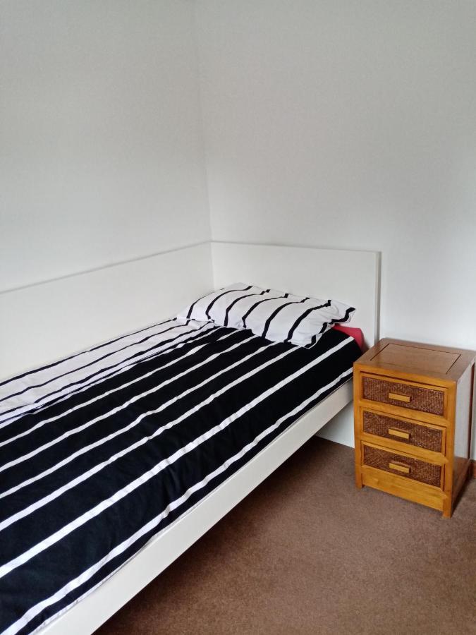 Comfy 3 Bed House Near Windsor Castle And Legolandヴィラ エクステリア 写真